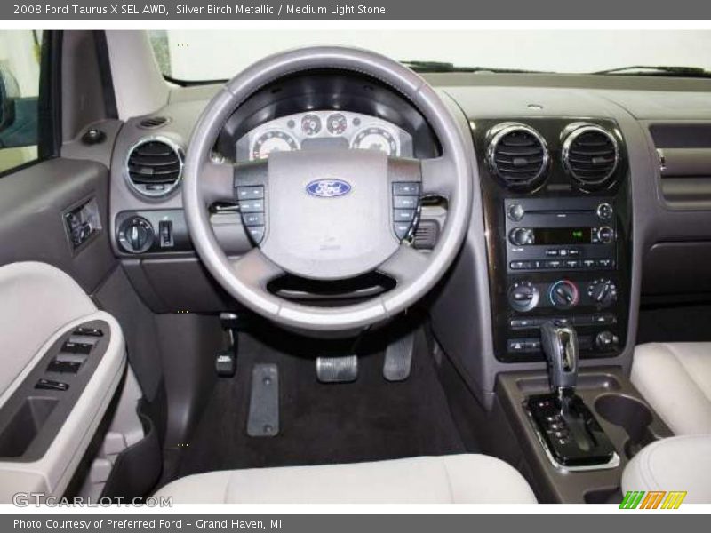 Dashboard of 2008 Taurus X SEL AWD