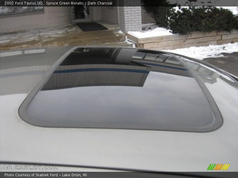 Spruce Green Metallic / Dark Charcoal 2002 Ford Taurus SES