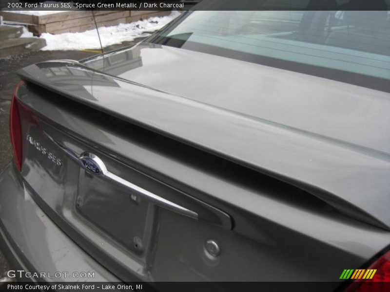 Spruce Green Metallic / Dark Charcoal 2002 Ford Taurus SES