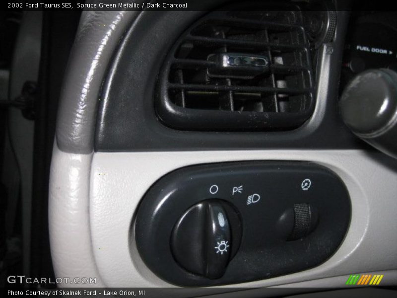 Spruce Green Metallic / Dark Charcoal 2002 Ford Taurus SES