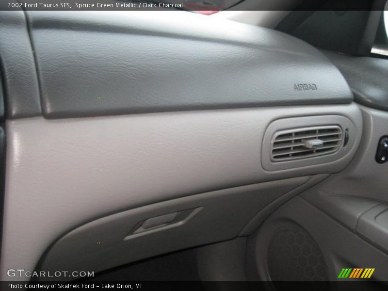 Spruce Green Metallic / Dark Charcoal 2002 Ford Taurus SES