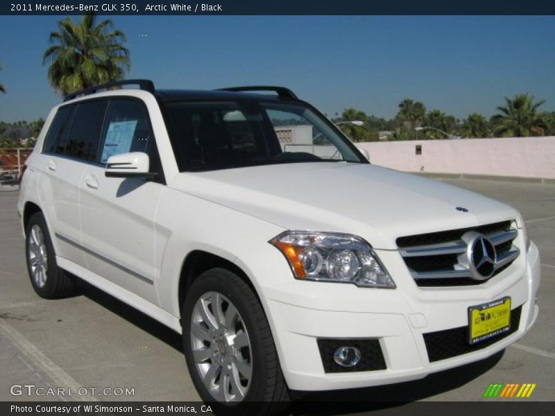 Front 3/4 View of 2011 GLK 350