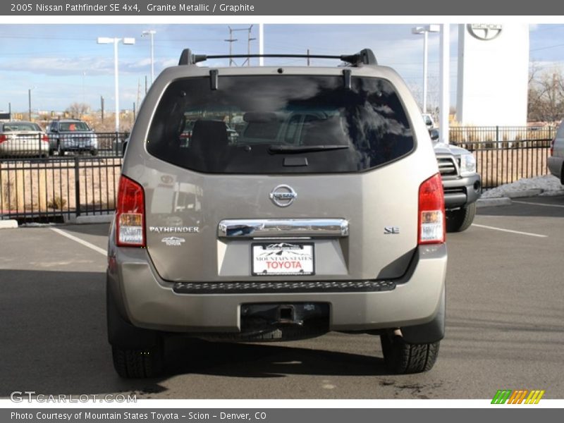 Granite Metallic / Graphite 2005 Nissan Pathfinder SE 4x4