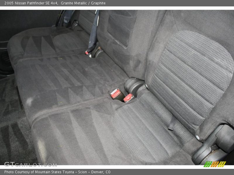 Granite Metallic / Graphite 2005 Nissan Pathfinder SE 4x4
