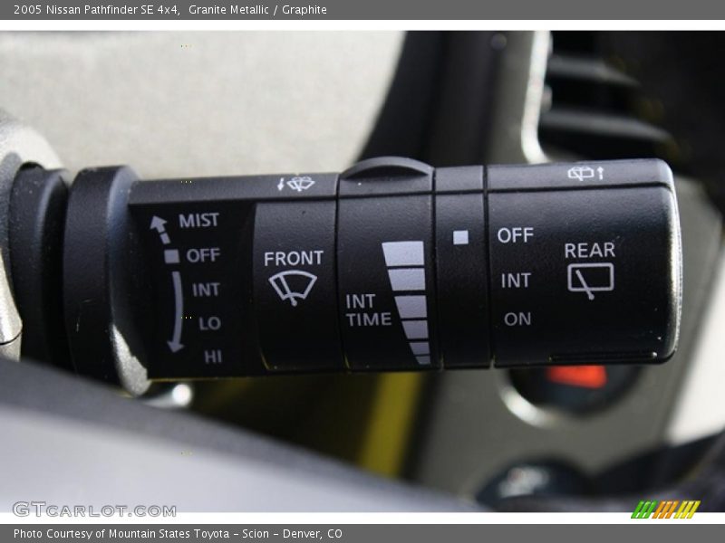 Granite Metallic / Graphite 2005 Nissan Pathfinder SE 4x4