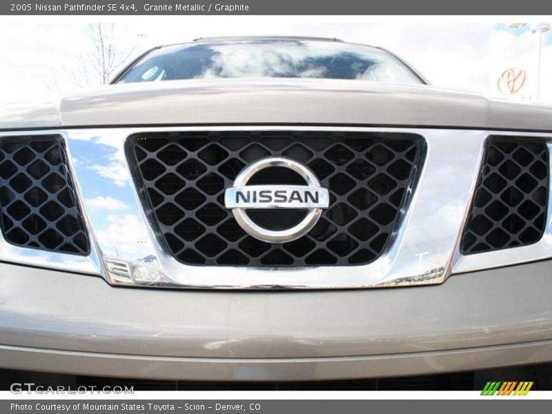 Granite Metallic / Graphite 2005 Nissan Pathfinder SE 4x4