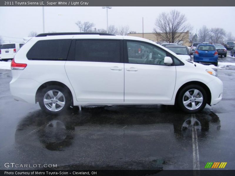 Super White / Light Gray 2011 Toyota Sienna LE