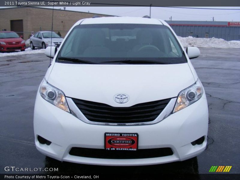 Super White / Light Gray 2011 Toyota Sienna LE