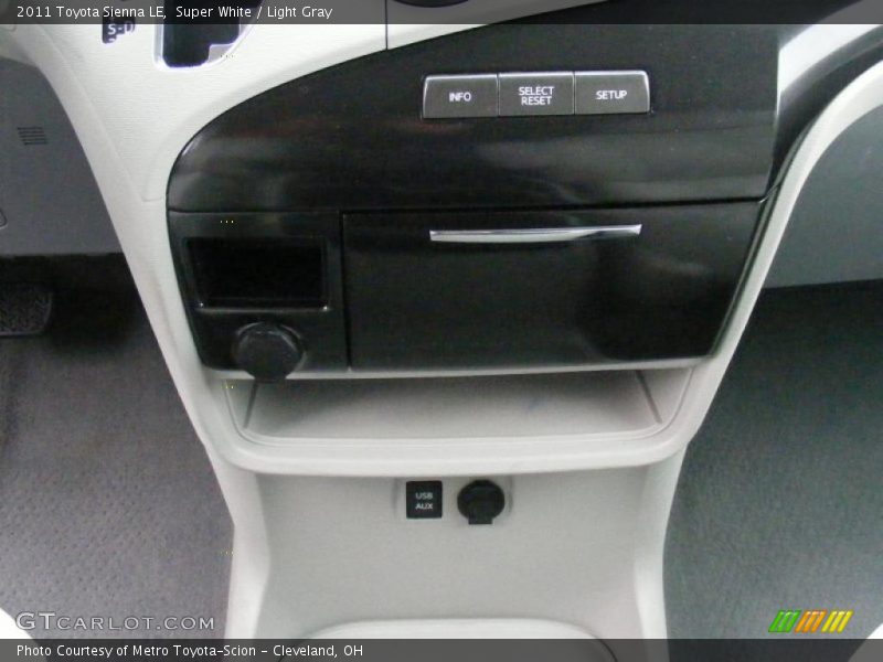 Super White / Light Gray 2011 Toyota Sienna LE