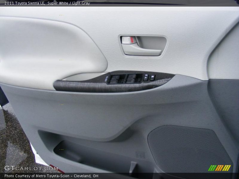 Super White / Light Gray 2011 Toyota Sienna LE
