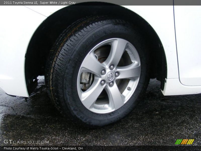 Super White / Light Gray 2011 Toyota Sienna LE