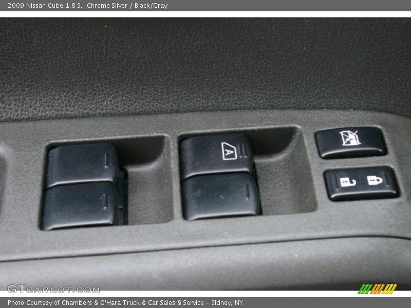 Chrome Silver / Black/Gray 2009 Nissan Cube 1.8 S