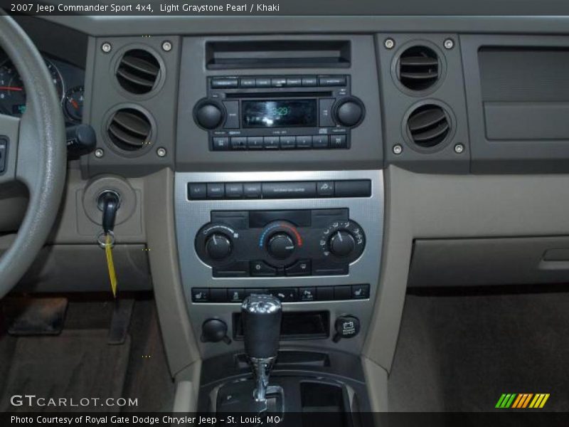 Light Graystone Pearl / Khaki 2007 Jeep Commander Sport 4x4