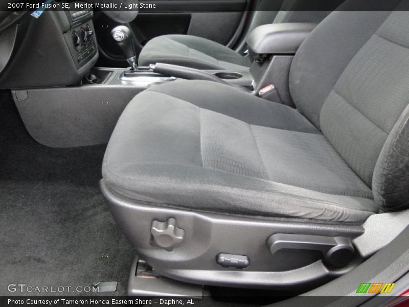 Merlot Metallic / Light Stone 2007 Ford Fusion SE