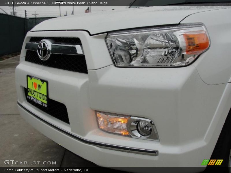 Blizzard White Pearl / Sand Beige 2011 Toyota 4Runner SR5
