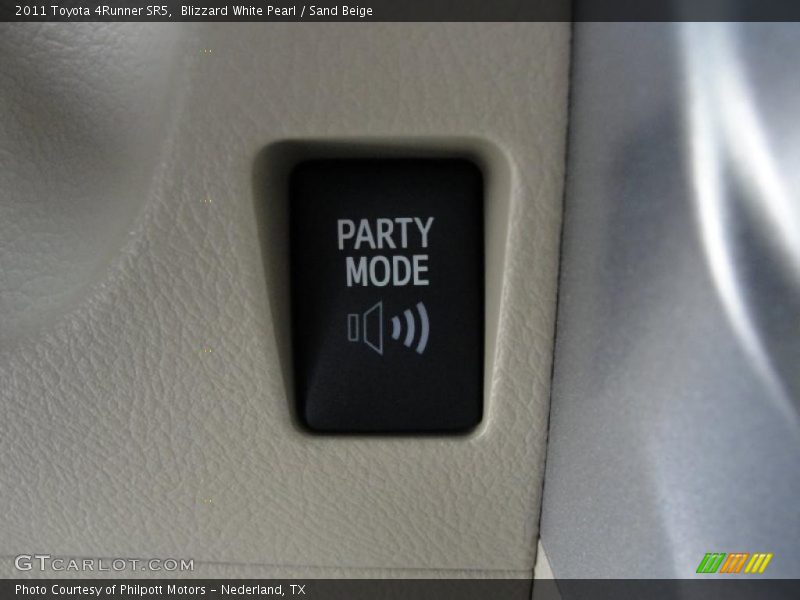 Blizzard White Pearl / Sand Beige 2011 Toyota 4Runner SR5
