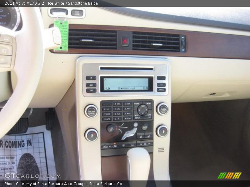 Ice White / Sandstone Beige 2011 Volvo XC70 3.2
