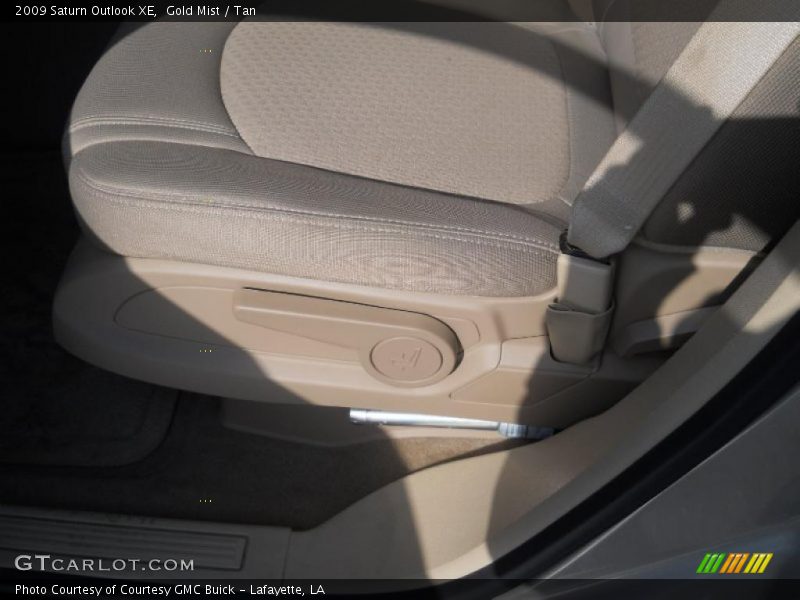 Gold Mist / Tan 2009 Saturn Outlook XE