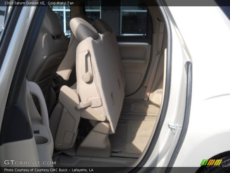 Gold Mist / Tan 2009 Saturn Outlook XE