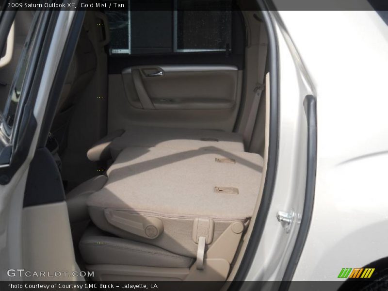 Gold Mist / Tan 2009 Saturn Outlook XE