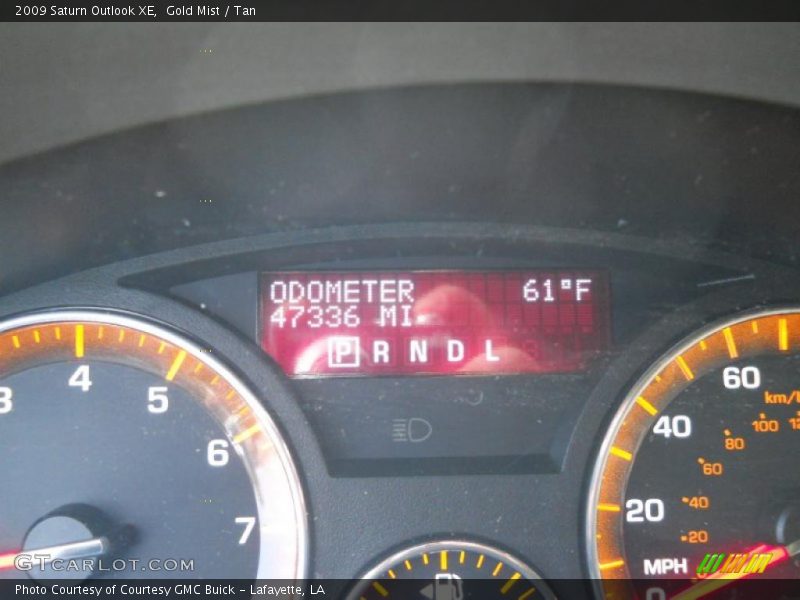 Gold Mist / Tan 2009 Saturn Outlook XE