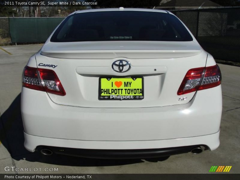 Super White / Dark Charcoal 2011 Toyota Camry SE