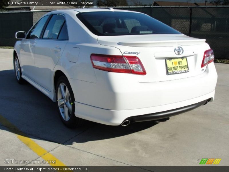 Super White / Dark Charcoal 2011 Toyota Camry SE