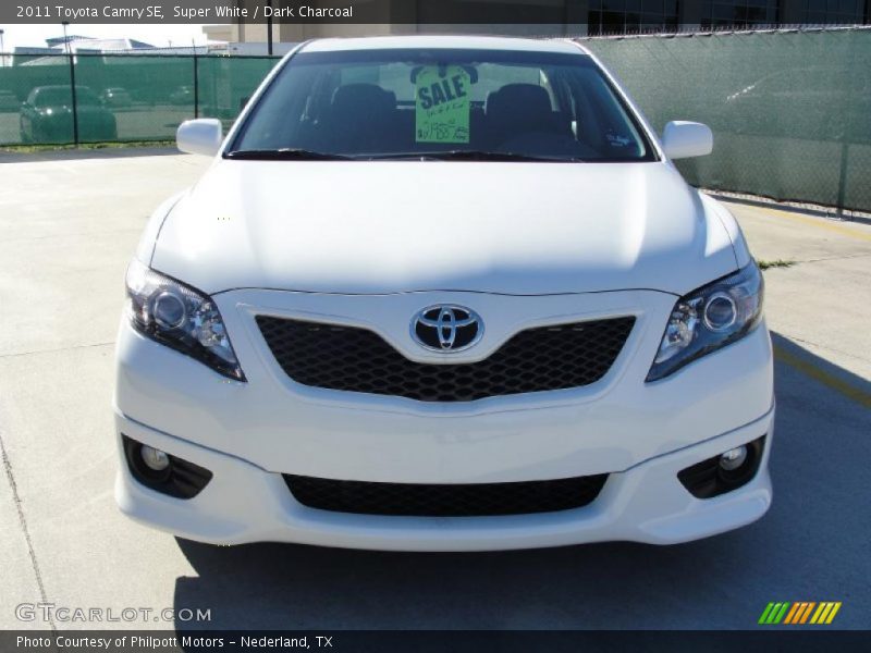 Super White / Dark Charcoal 2011 Toyota Camry SE
