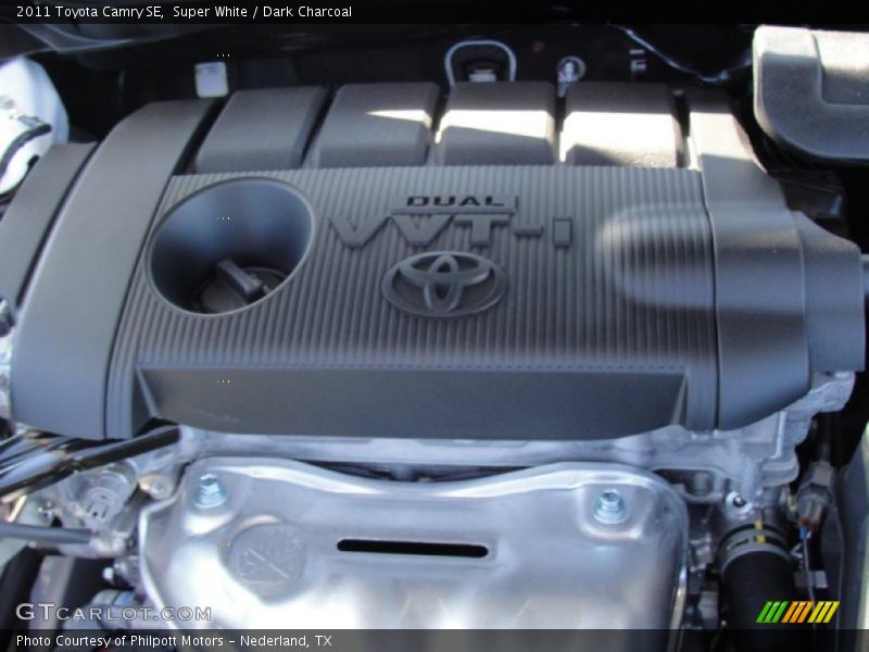 Super White / Dark Charcoal 2011 Toyota Camry SE