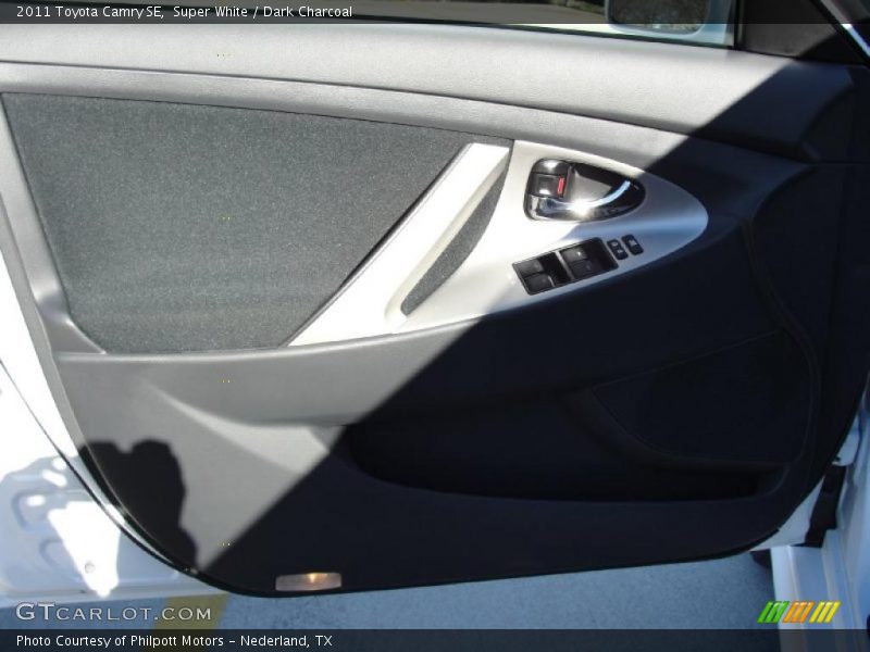 Super White / Dark Charcoal 2011 Toyota Camry SE