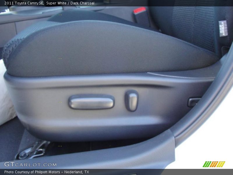Super White / Dark Charcoal 2011 Toyota Camry SE