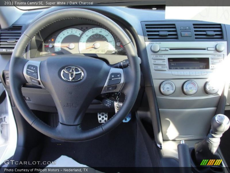 Super White / Dark Charcoal 2011 Toyota Camry SE