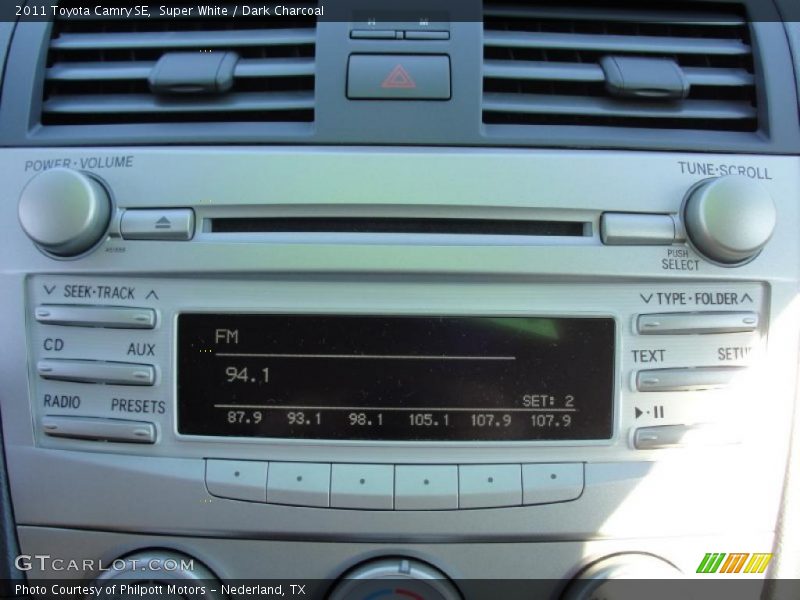 Super White / Dark Charcoal 2011 Toyota Camry SE