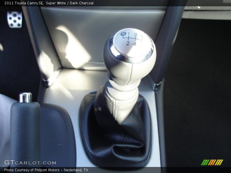 Super White / Dark Charcoal 2011 Toyota Camry SE