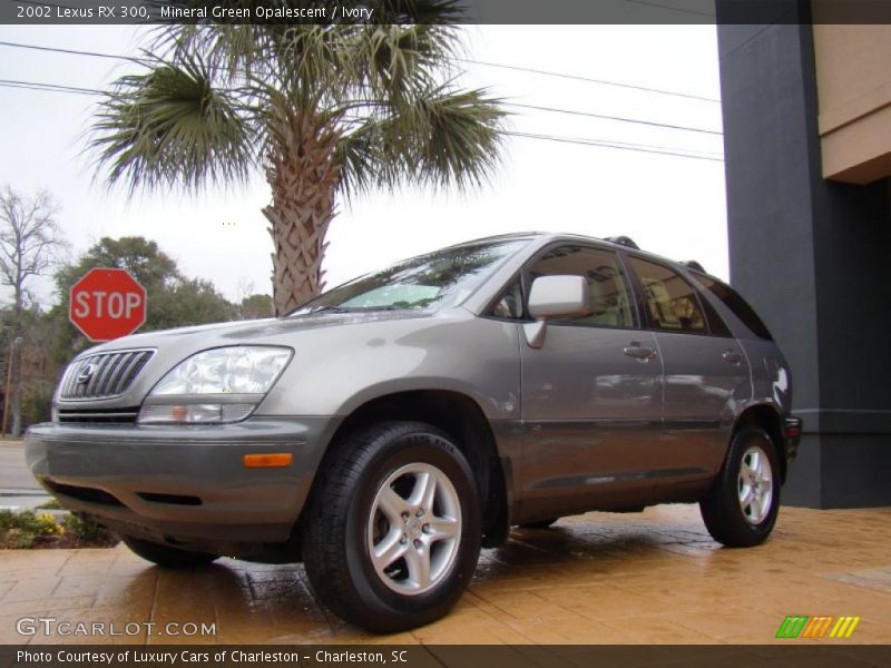 Front 3/4 View of 2002 RX 300