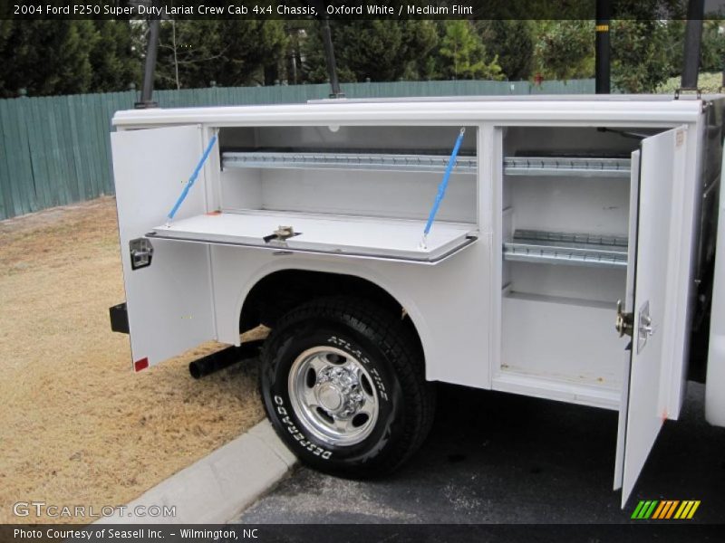 Oxford White / Medium Flint 2004 Ford F250 Super Duty Lariat Crew Cab 4x4 Chassis