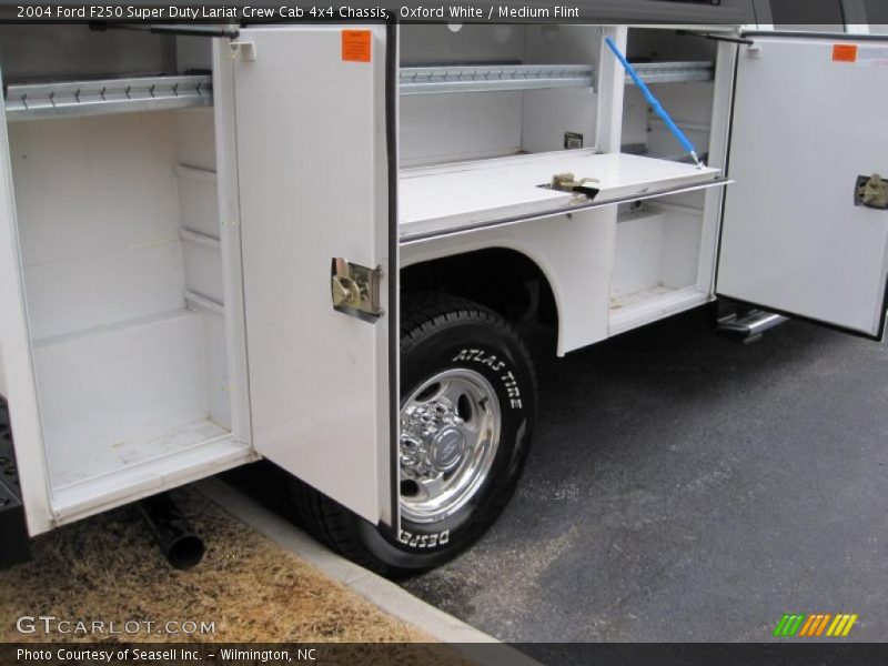 Oxford White / Medium Flint 2004 Ford F250 Super Duty Lariat Crew Cab 4x4 Chassis