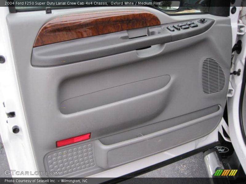 Oxford White / Medium Flint 2004 Ford F250 Super Duty Lariat Crew Cab 4x4 Chassis