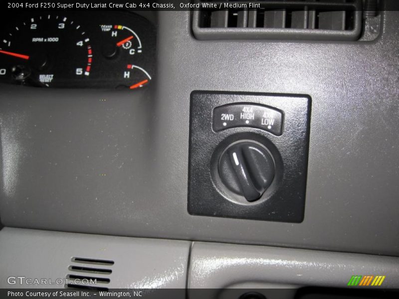 Oxford White / Medium Flint 2004 Ford F250 Super Duty Lariat Crew Cab 4x4 Chassis
