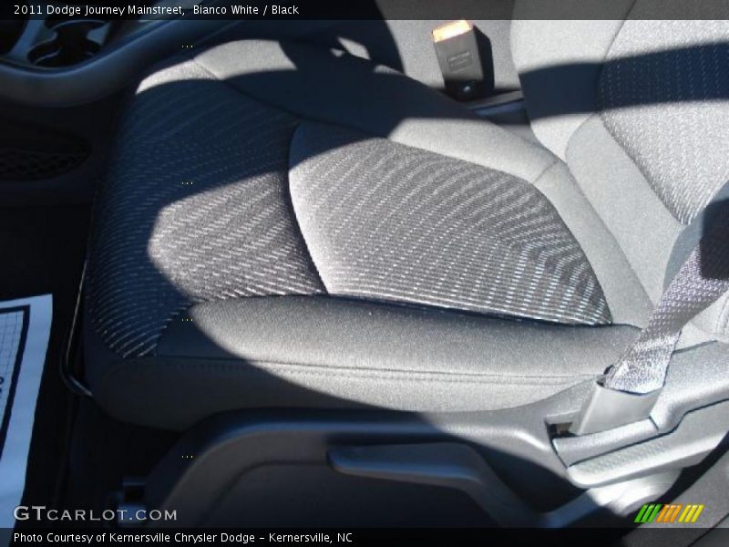 Bianco White / Black 2011 Dodge Journey Mainstreet