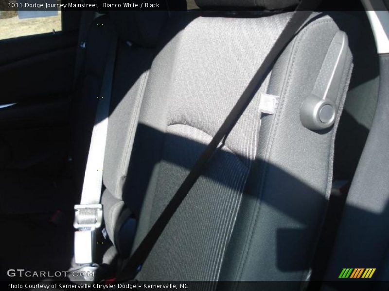 Bianco White / Black 2011 Dodge Journey Mainstreet