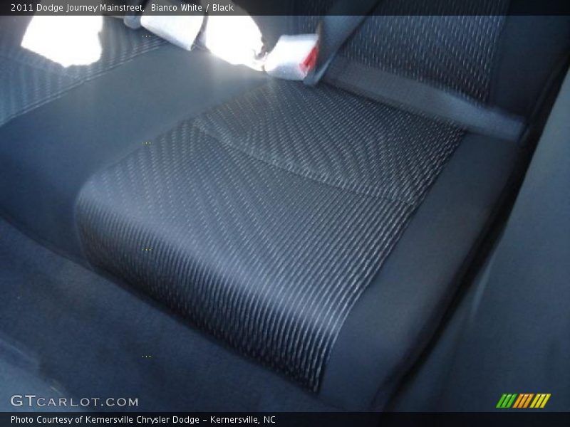 Bianco White / Black 2011 Dodge Journey Mainstreet
