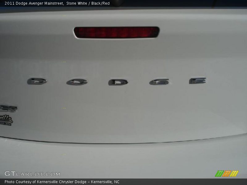 Stone White / Black/Red 2011 Dodge Avenger Mainstreet