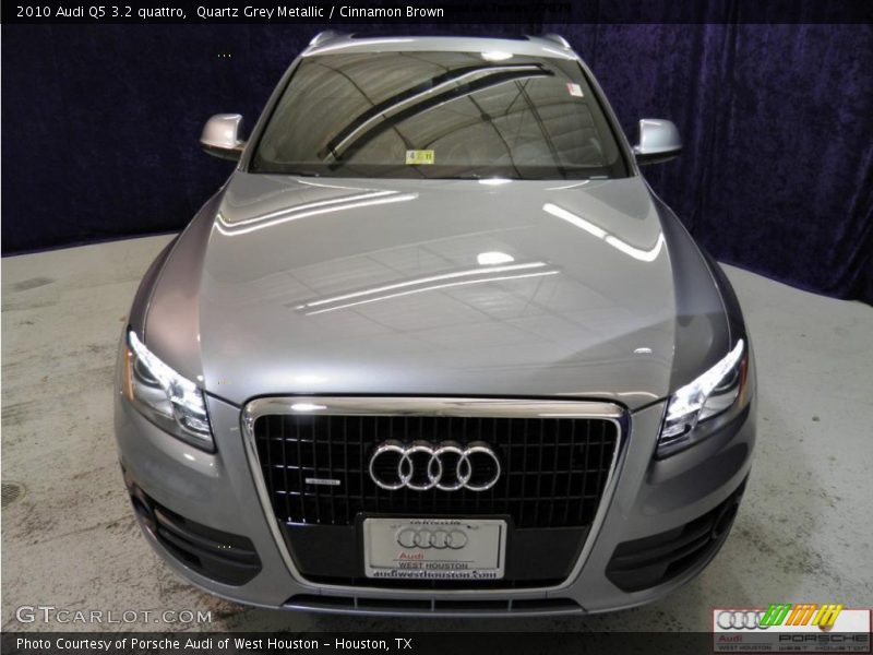 Quartz Grey Metallic / Cinnamon Brown 2010 Audi Q5 3.2 quattro