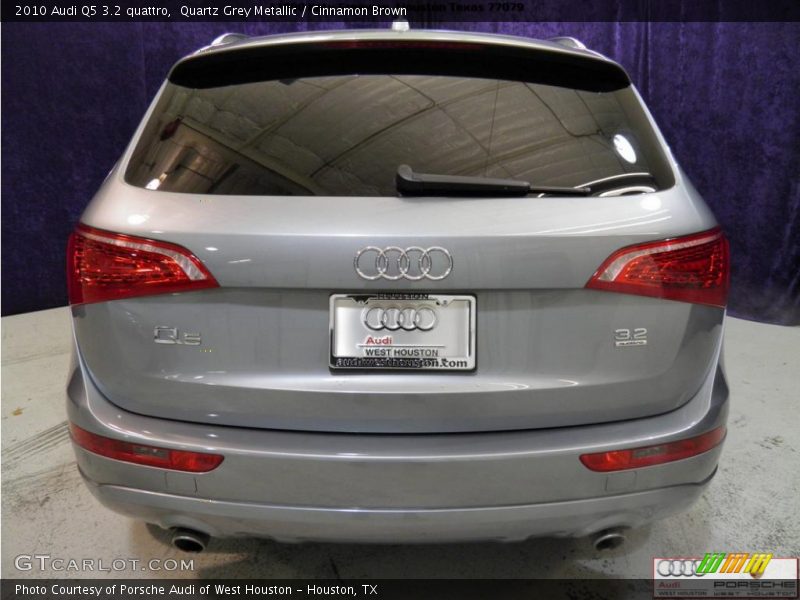 Quartz Grey Metallic / Cinnamon Brown 2010 Audi Q5 3.2 quattro
