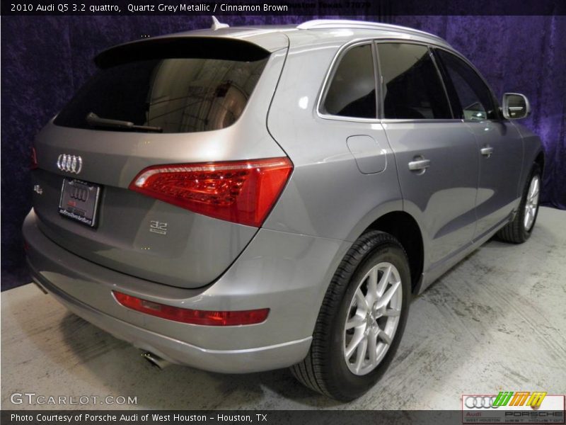 Quartz Grey Metallic / Cinnamon Brown 2010 Audi Q5 3.2 quattro