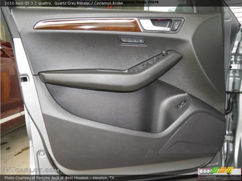 Quartz Grey Metallic / Cinnamon Brown 2010 Audi Q5 3.2 quattro