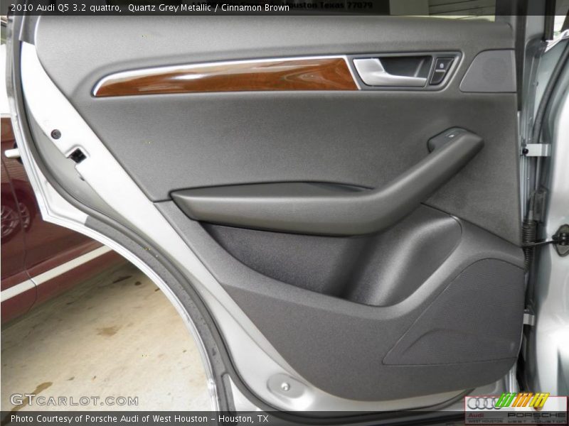 Quartz Grey Metallic / Cinnamon Brown 2010 Audi Q5 3.2 quattro