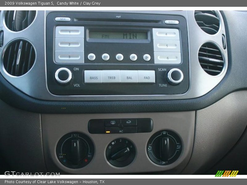 Candy White / Clay Grey 2009 Volkswagen Tiguan S