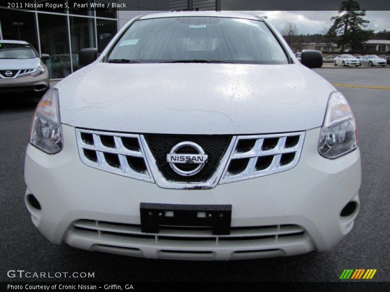 Pearl White / Black 2011 Nissan Rogue S